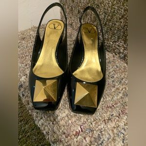 VALENTINO  

One Stud 60 Patent Slingback Pump